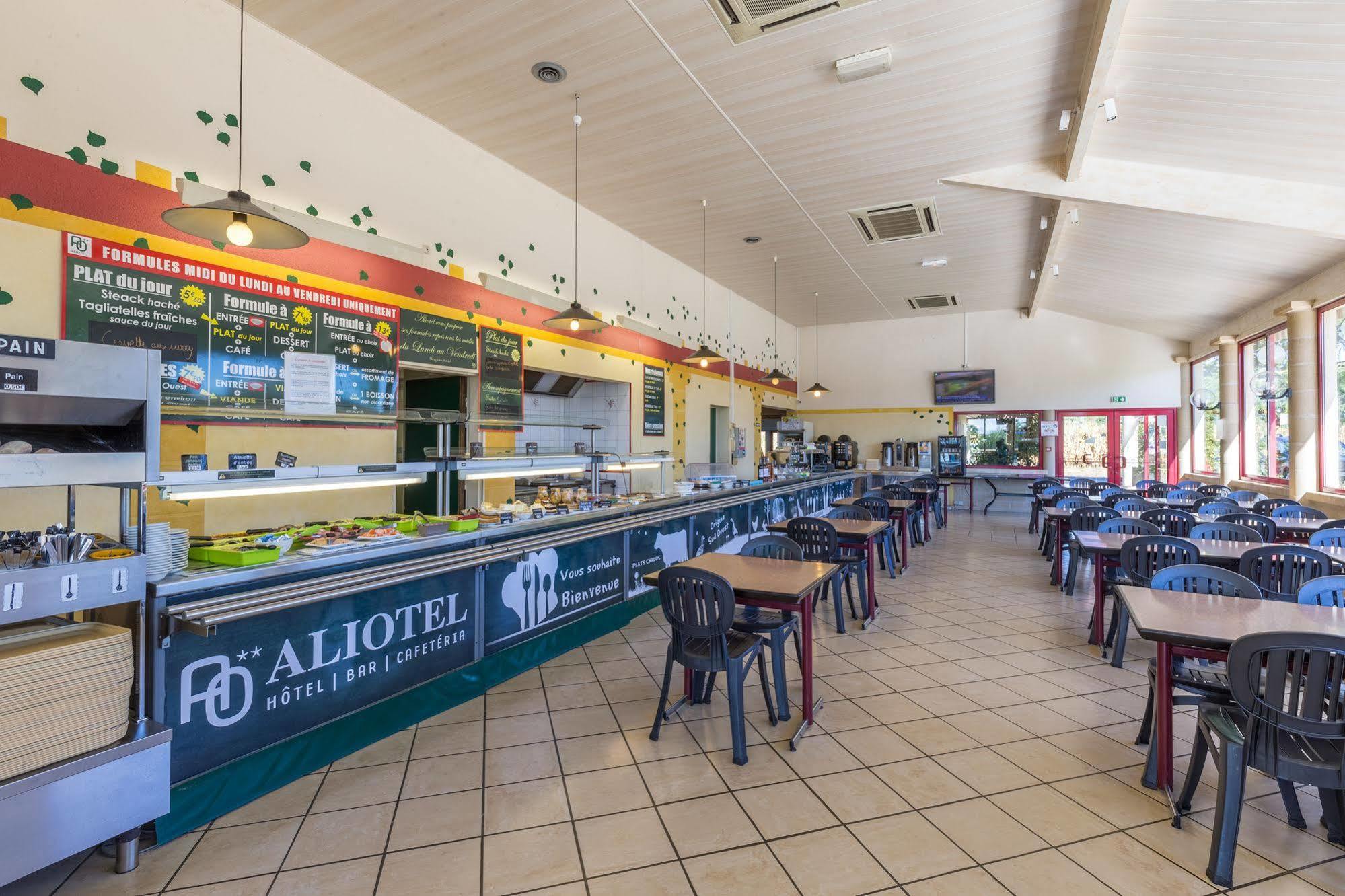 Aireco Hotel Cazeres-sur-l'Adour Exterior photo